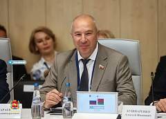 Юрий Караев выступил на XIII Форуме регионов Беларуси и России