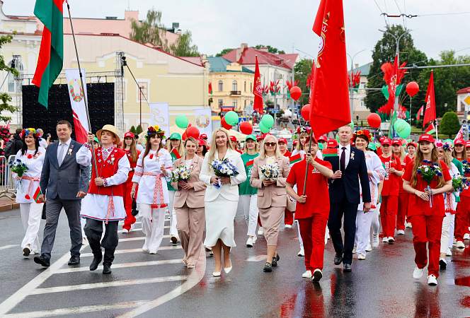 Шествие поколений открыло празднование Дня Независимости в Гродно
