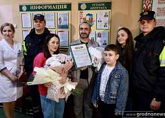 Экипаж ГАИ помог семье из Берестовицкого района доехать до роддома