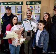 Экипаж ГАИ помог семье из Берестовицкого района доехать до роддома