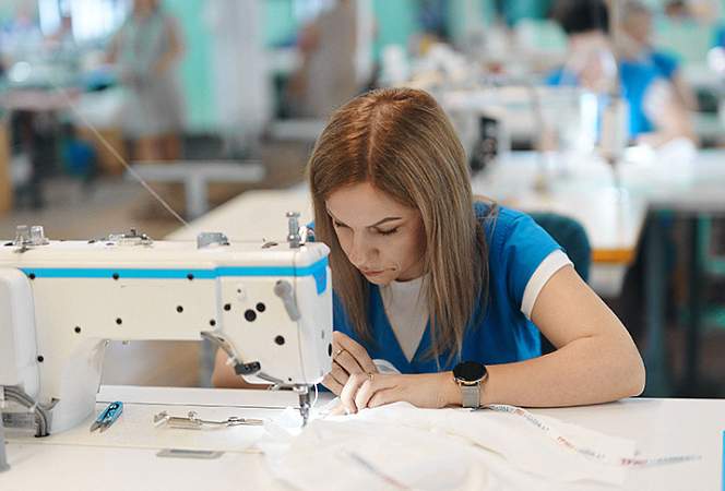 Как шьют легендарные «Бацькавы кашулі»