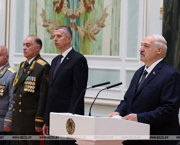 Александр Лукашенко чествует выпускников высших военных заведений и высшего офицерского состава