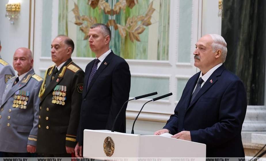 Александр Лукашенко чествует выпускников высших военных заведений и высшего офицерского состава