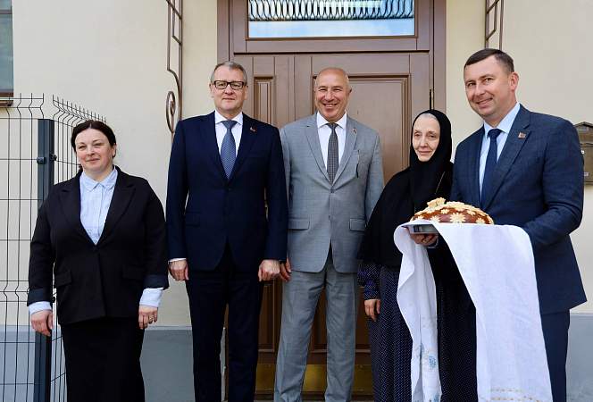 Наталья Кочанова посетила детский дом семейного типа в Гродно