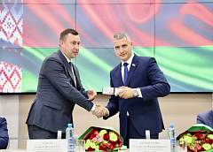 Андрей Хмель представил активу администрации Ленинского района города Гродно нового главу