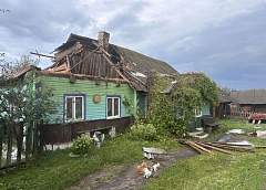 Сильный ветер сорвал крыши с домов в Вороновском районе