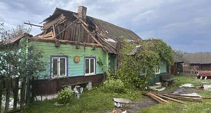 Сильный ветер сорвал крыши с домов в Вороновском районе