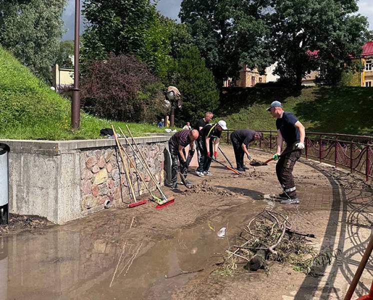 Борьба со стихией в Гродно, полевые работы и туризм. Александр Лукашенко заслушал доклад Юрия Караева