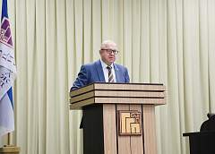 Неудобные вопросы, книги в подарок и разговор без купюр. В Гродно прошла встреча с министром информации Дмитрием Жуком