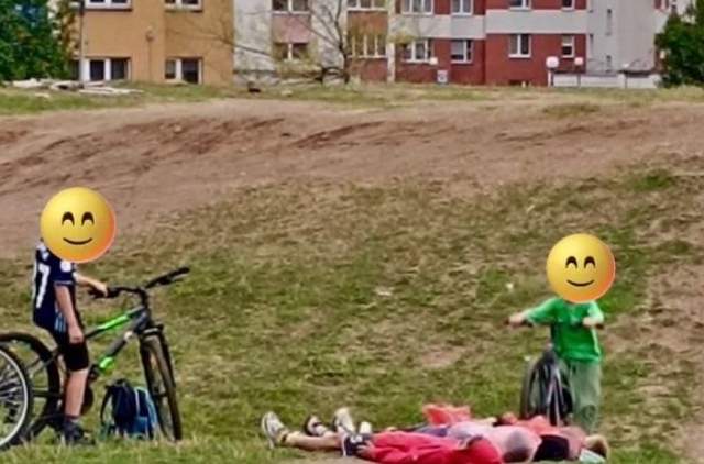 Прыгали на велосипедах через сверстников: в Лиде дети устроили опасные игры
