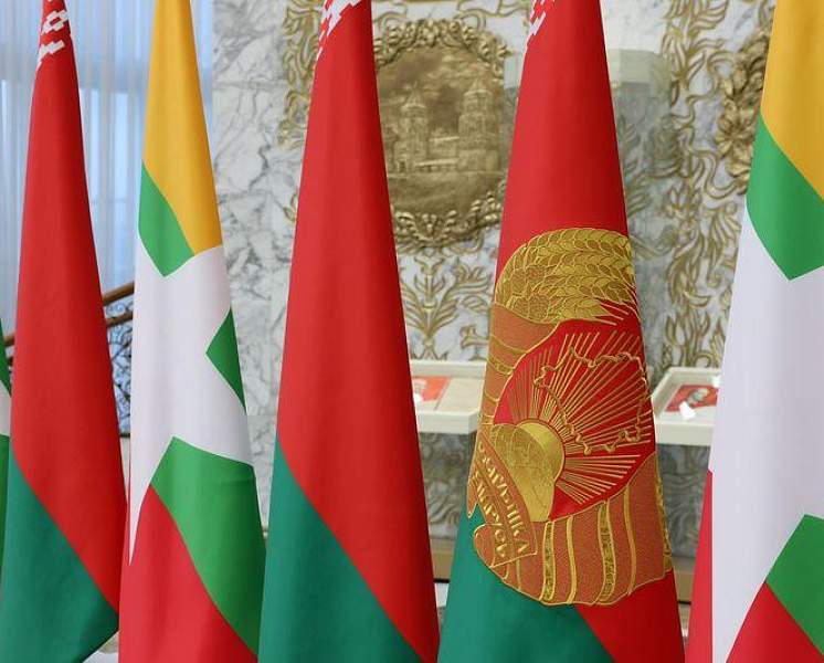 Александр Лукашенко и Мин Аун Хлайн встретились для переговоров во Дворце Независимости