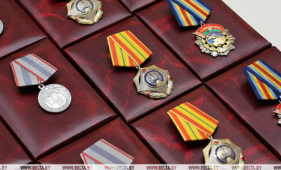 Госнаград удостоены 11 представителей силовых структур и военно-промышленного комплекса Госнаград удостоены 11 представителей силовых структур и военно-промышленного комплекса
