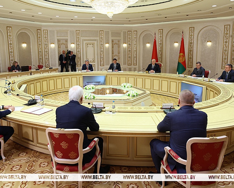 Александр Лукашенко провел переговоры с губернатором Брянской области
