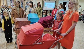 В Лиде открылась выставка о многодетных семьях с дефиле в стиле 60-70-х