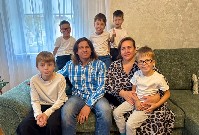 «Здесь чужих детей нет»: история семьи Кузьминых, которая воспитывает приемных детей