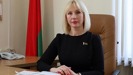 Член Совета Республики Елена Стальбовская поздравила с Днем отца