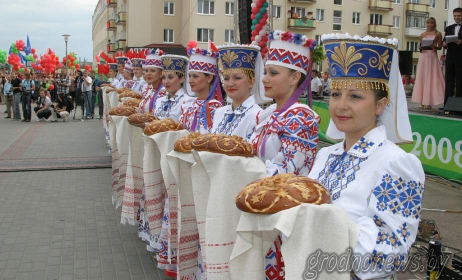 A souvenir shop, a small-scale Grodno and an art café. The exhibition centre "Festivalny" will be opened by the beginning of the Festival of National Cultures