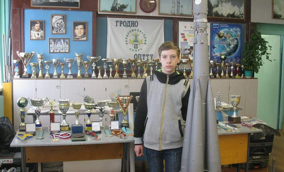 Шестиклассник из Гродно создал копию гагаринского корабля и выиграл путевку в "Артек"
