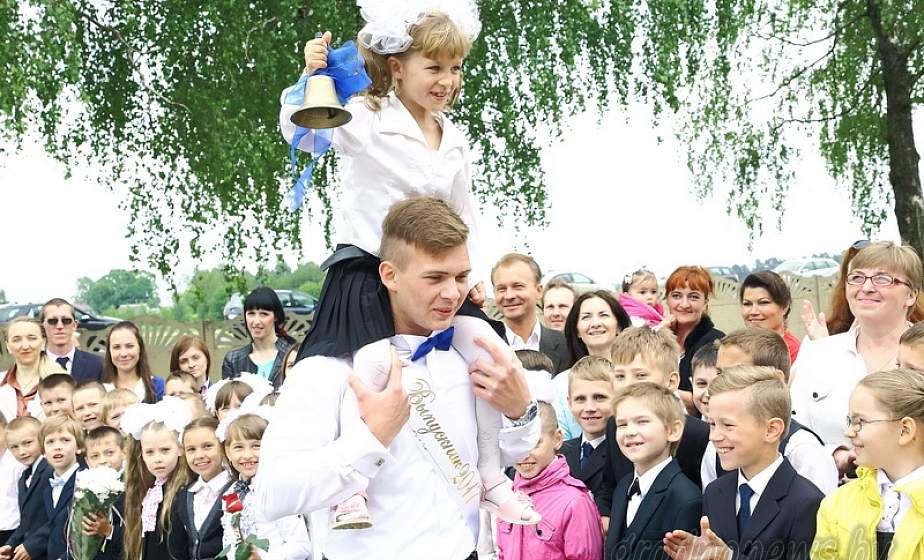 На Гродненщине прошли линейки, посвященные завершению учебного года (+Видео)
