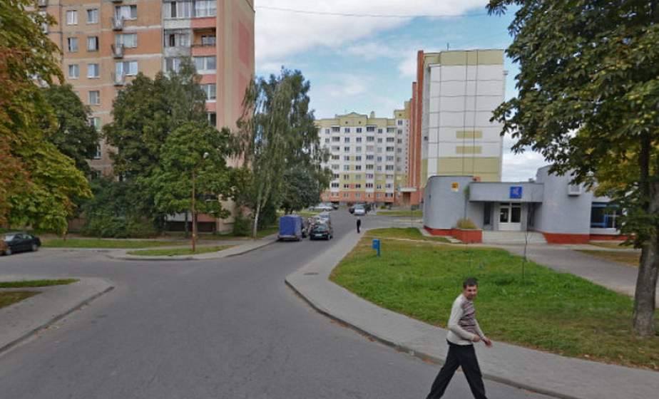 На въезде в один из гродненских дворов установят шлагбаум 