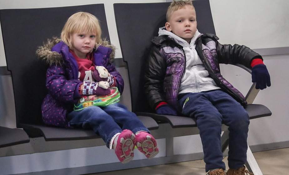 Вернулись домой дети умершей в Египте белоруски. Что с ними будет дальше