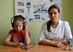 Гродненские врачи проводят скрининг слуха у детей с помощью мобильного приложения (видео)