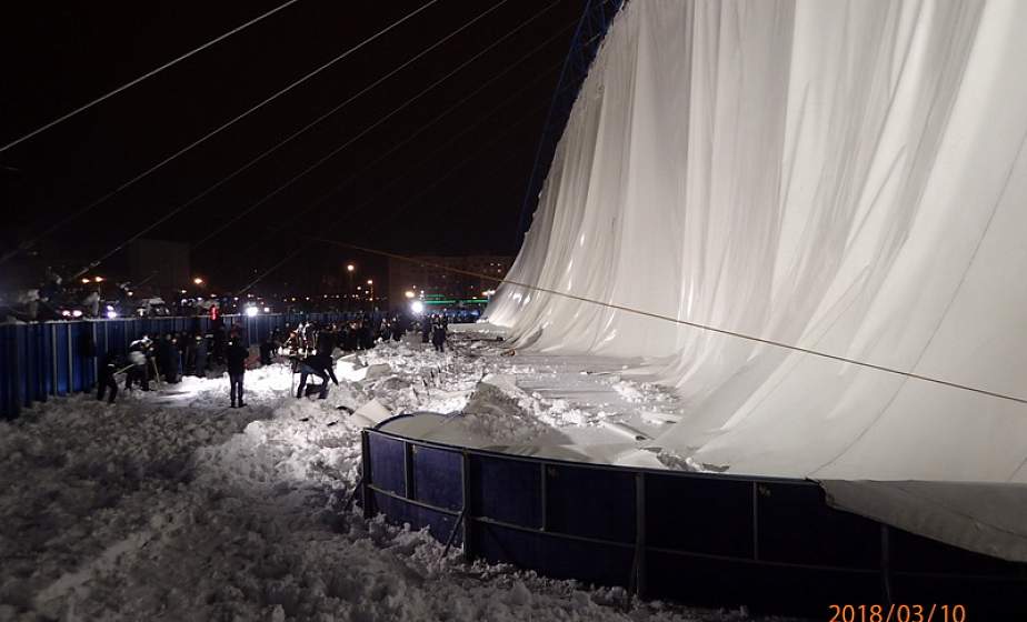 Одна женщина остается в больнице после обрушения кровли катка в Гомеле
