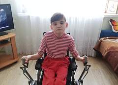 Новую кресло-коляску  изготовили для одиннадцатилетней гродненки