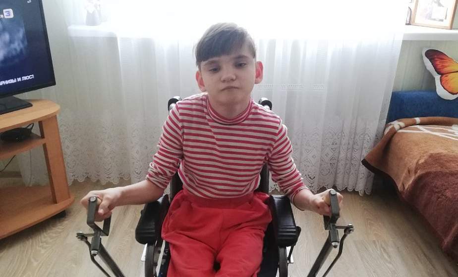 Новую кресло-коляску  изготовили для одиннадцатилетней гродненки