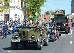 "Пробег Победы" в Гродно: оригинальный мотоцикл военного времени и автомобиль-амфибия (+видео)