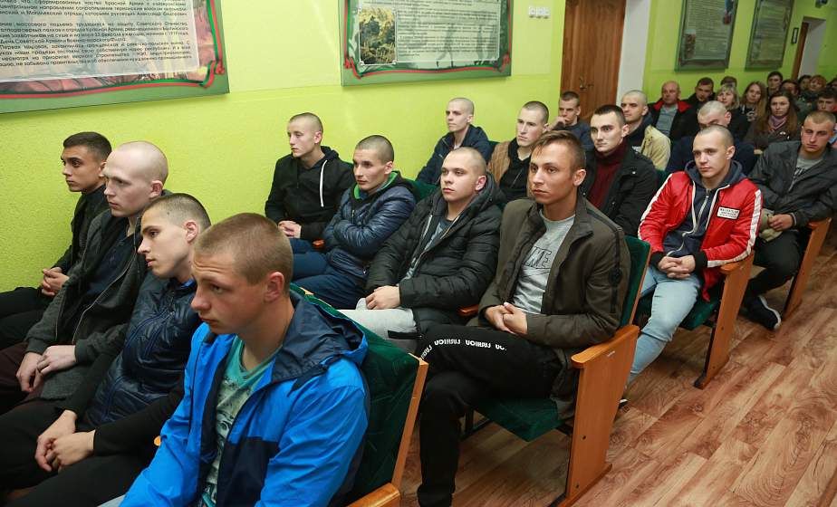 Стартовал весенний призыв: первые новобранцы отправились к месту несения службы