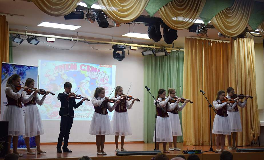 Праздничный концерт, викторины-розыгрыши и сладкий стол. Детские дома семейного типа отметили почти профессиональный праздник 