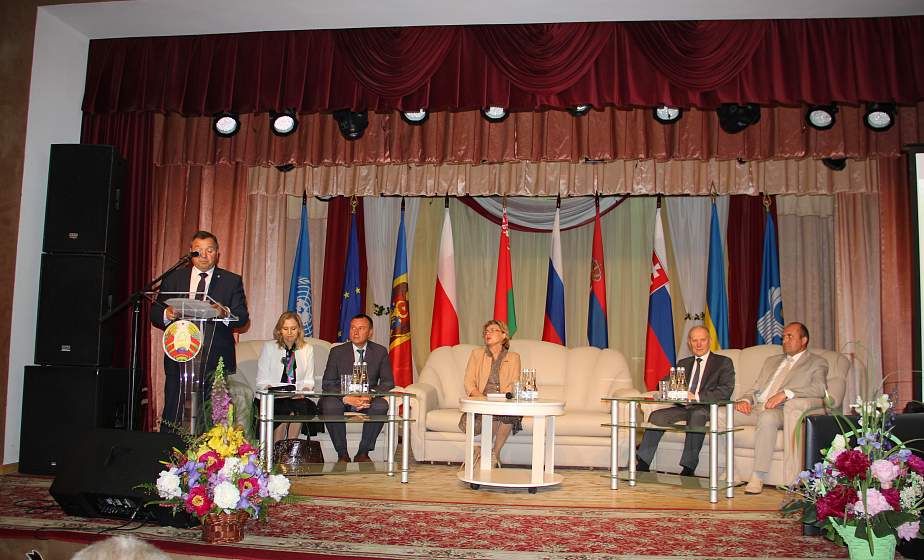 Экологические инновации, зеленая экономика и первая улица с "умным светом". XV Республиканский экологический форум cобрал в Новогрудке более тысячи участников