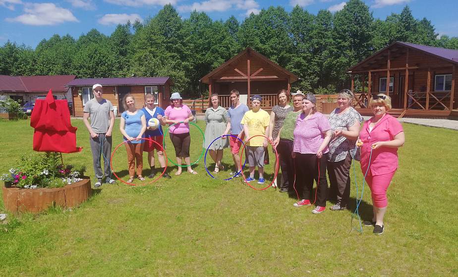 Инклюзивные «Алые паруса». Как в Ивьевском районе работает лагерь для молодых людей с ограниченными возможностями