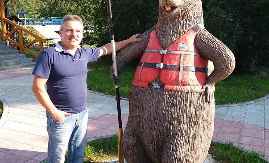 В преддверии II Европейских игр гродненский скульптор Сергей Жильский «запустил» в национальном аэропорту «Минск» аиста и рыб