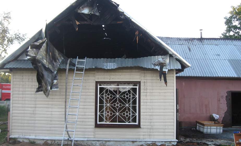 У вёсцы пад  Іўем выратавальнікі і гаспадар ліквідавалі пажар дома