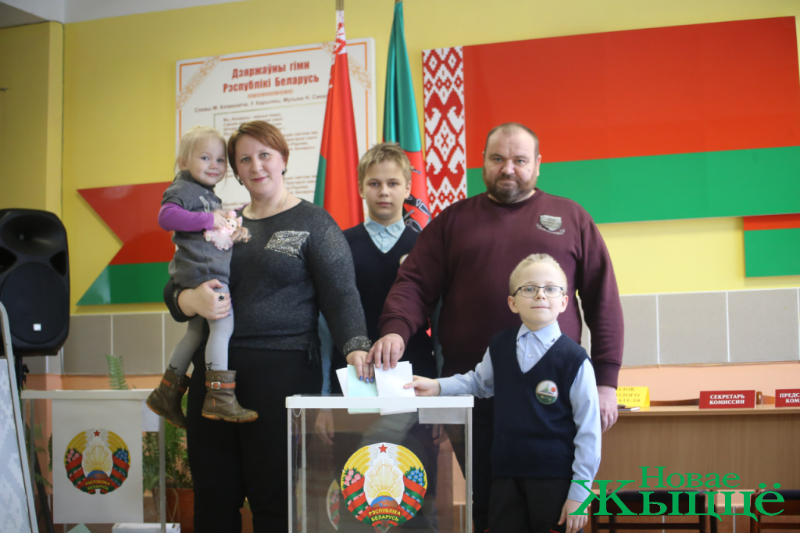 На избирательные участки – целыми семьями