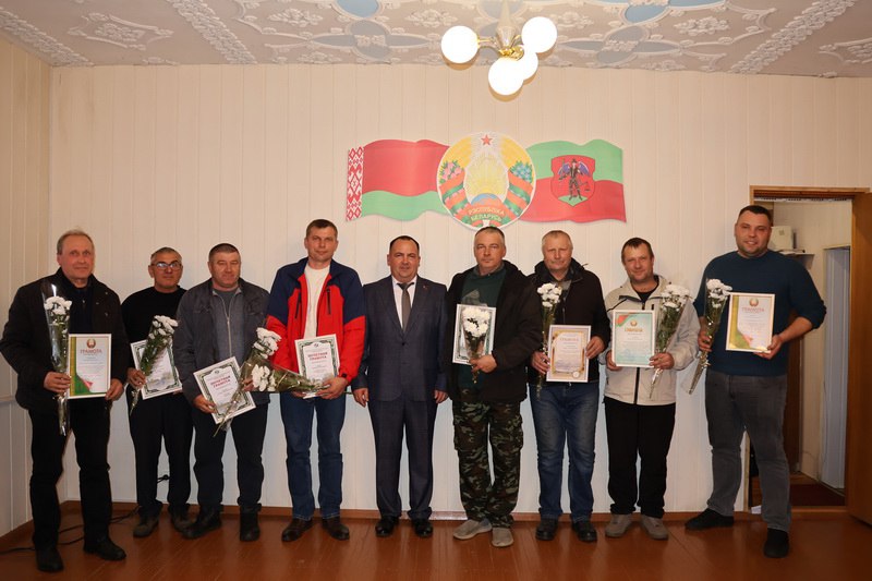 День дорожника в ДРСУ №189. Чествовали тех, кто делает надежными и безопасными километры дорог Новогрудчины (+фотоальбом)