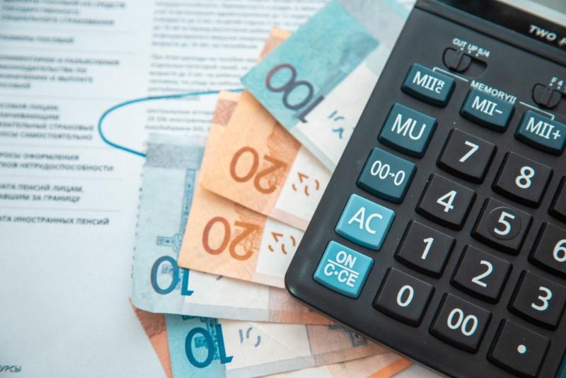 Может ли наниматель при увольнении удержать с работника выплаченные авансом отпускные?