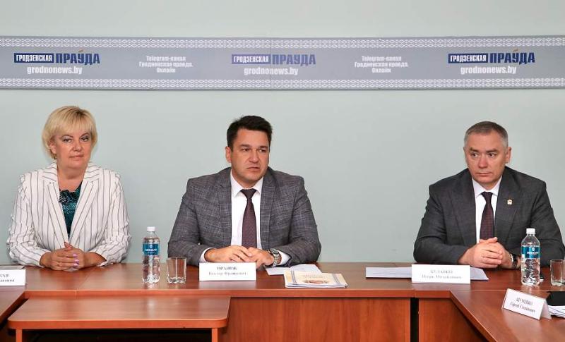 Роль лидеров мнений на страницах газет и в прямом эфире и основные принципы работы региональных СМИ. В Гродно прошел семинар инновационного медийного кластера