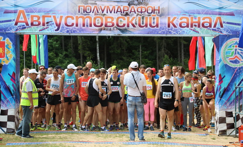 Более 150 спортсменов приняли участие в международном забеге «Августовский канал-трэйл»