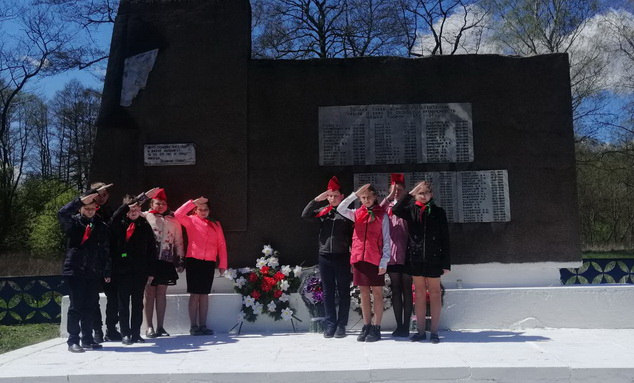 Помнім сэрцам… У Валеўскай школе з нагоды 75-годдзя Вялікай Перамогі праведзены шэраг мерапрыемстваў