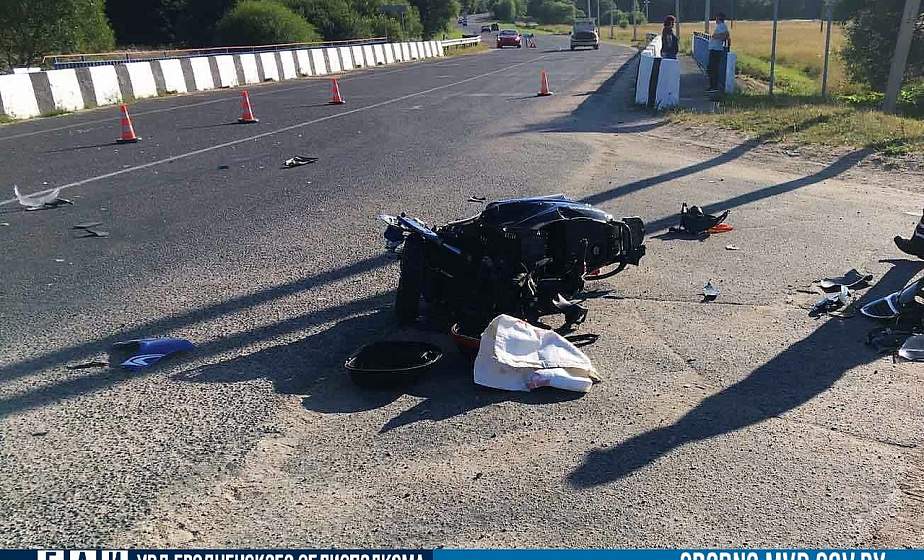 На автодороге Любча - Новогрудок - Дятлово столкнулись мопед и легковой автомобиль