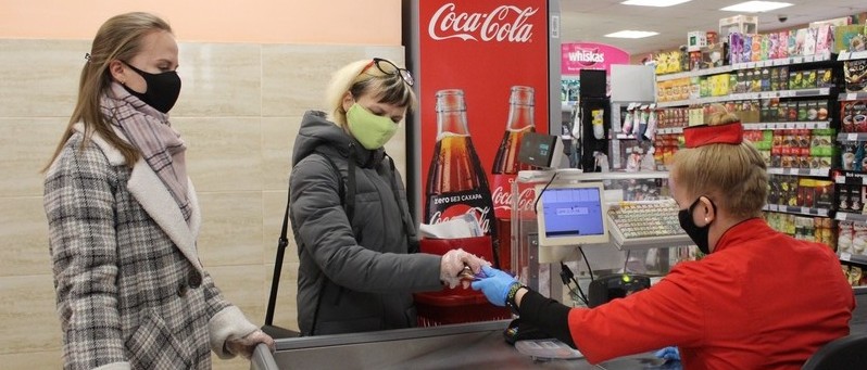 В магазинах №1 ОАО «Большая Крыница» и «Пони» ОДО «КомРадТорг» отблагодари покупателей в масках