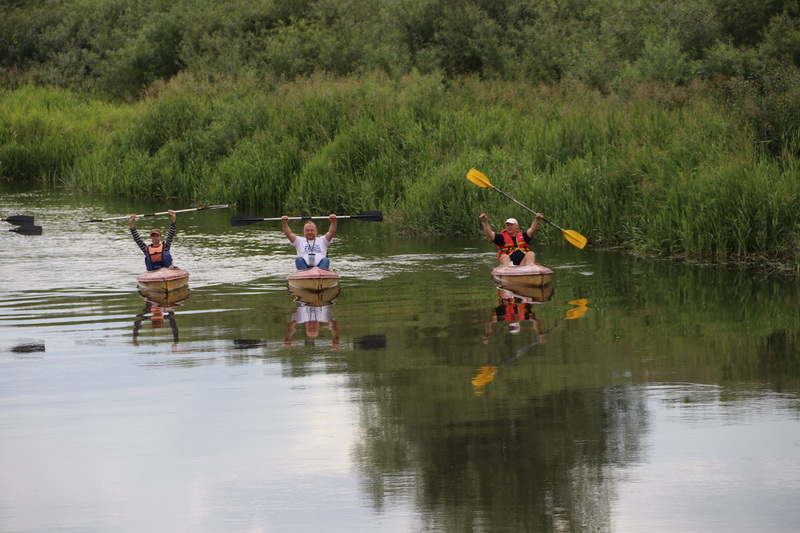 По Неману с молитвой. На Новогрудчине проходит водный сплав на байдарках