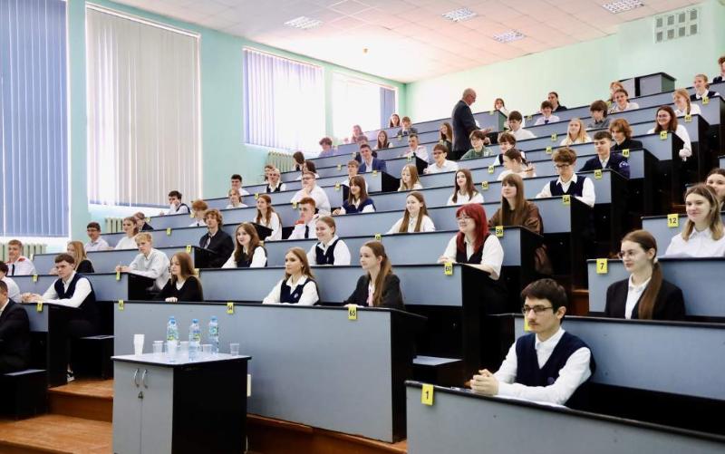 В Гродненской области более 7,1 тысячи абитуриентов сдали ЦЭ и ЦТ по государственным языкам