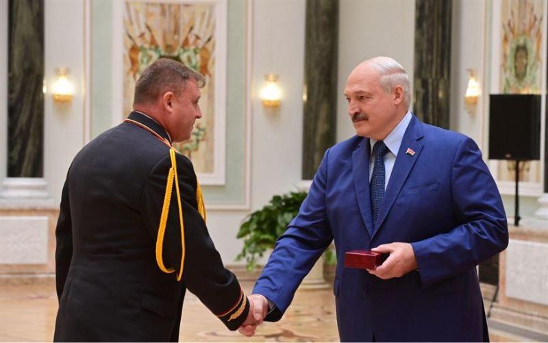 Александр Лукашенко: мы выстояли и потому живем в мирной стране, но расслабляться пока рано