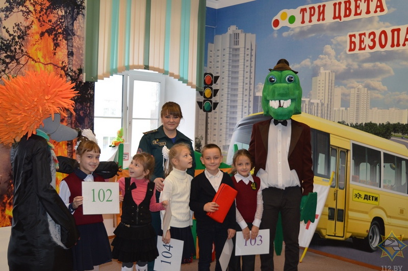 Новогрудские спасатели поговорили о безопасности с детьми и педагогами