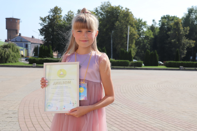 Таленавітая вакалістка з Навагрудка Сафія Грабовік пакарыла Анапу