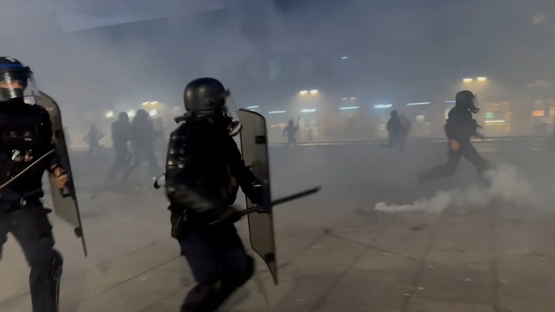 Во Франции создадут комиссию по расследованию насилия на протестах 17 октября